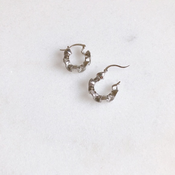 S925 Silver twisted Wavy Hoop Earrings - Picture 3 of 12